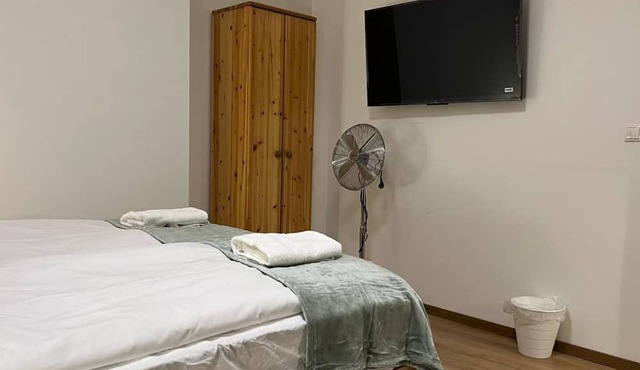 Comfortable Room with Balcony Near Rennweg Station