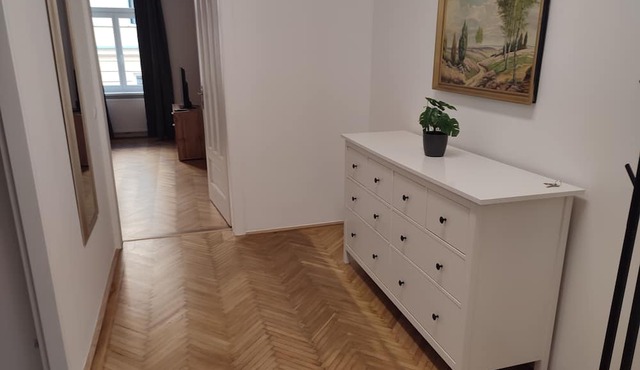 Quiet apartment near the subway