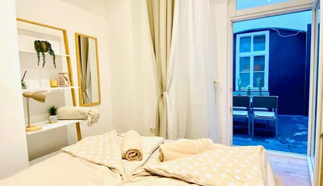 Comfy and Scenic 4BR Stay in Ottakring