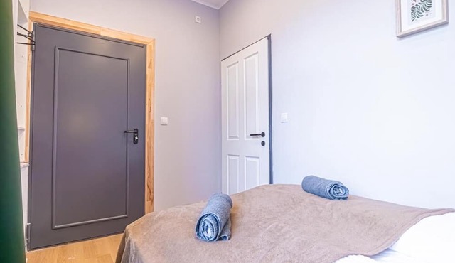 Lovely Private Room in shared apt. w/Smart TV
