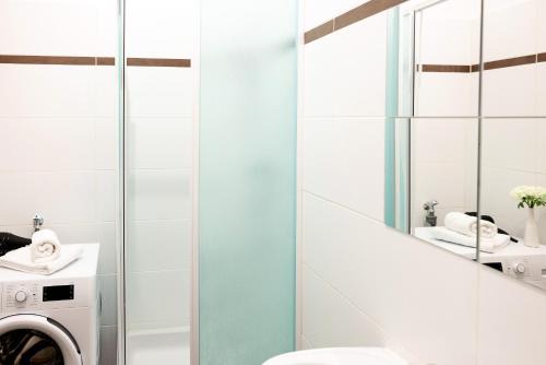 Central Stylish Apartment with Free Parking
