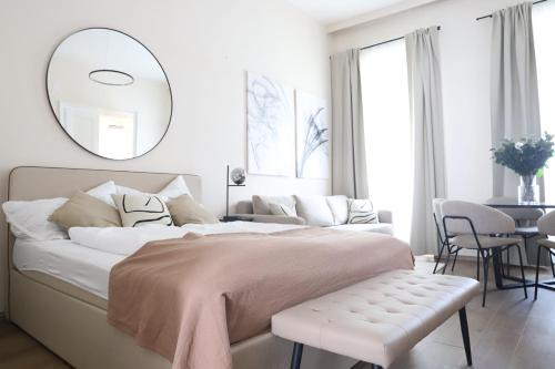 Stylish Apartment - Central - Next to U6 Metro and AKH