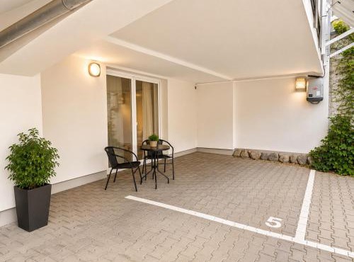 MODERN HOLIDAY APARTMENT Free Parking Free WiFi Fully Equipped 1 to 4 Guests