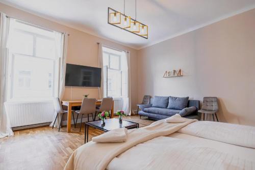 Cozy & Friendly 2BR Apartment Near Attractions