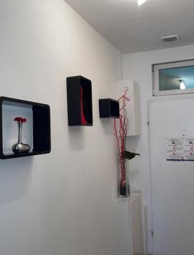 Vibrant Red Apartment I contactless Check-In