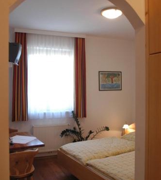 Weingut-Pension Stockingerhof